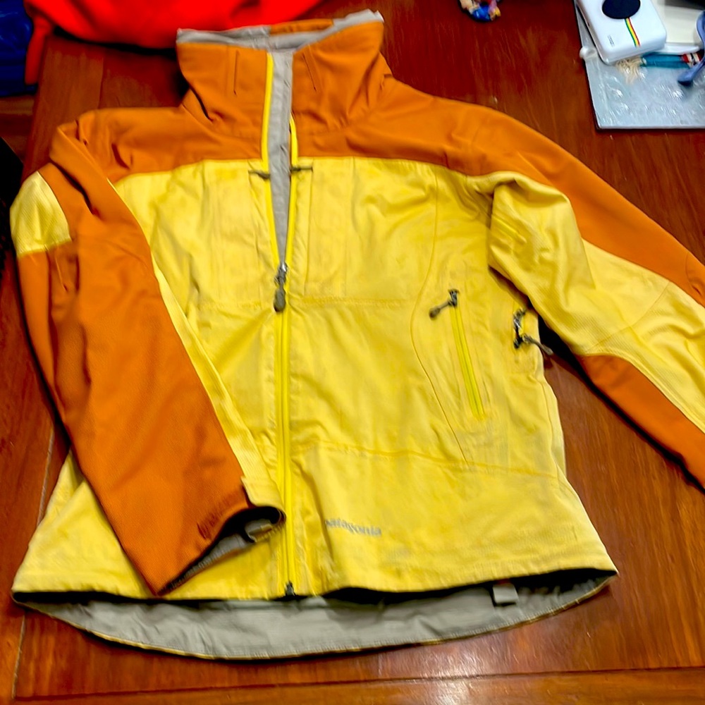 Outer shell for 3-1 jacket. Slight staining-should clean up well.